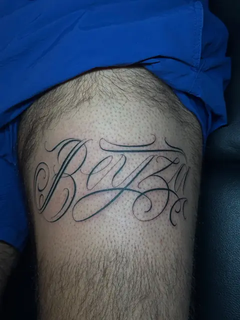 Geschwungener Schriftzug „Beyza“ in Script-Lettering auf dem Oberschenkel